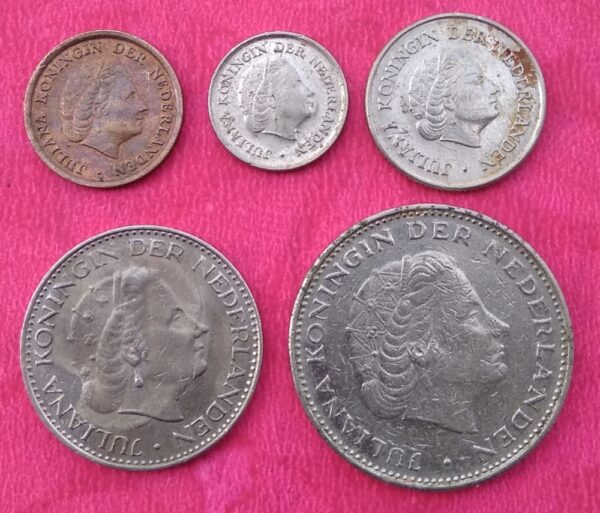 Netherlands very extremely rare collection 1,10,25 cents and 1, 2 1/2 guilder- Worth buy - Image 3